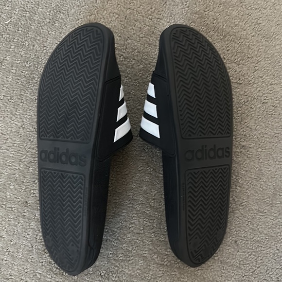 Adidas slides rarely used size 9 US men - Picture 4 of 4